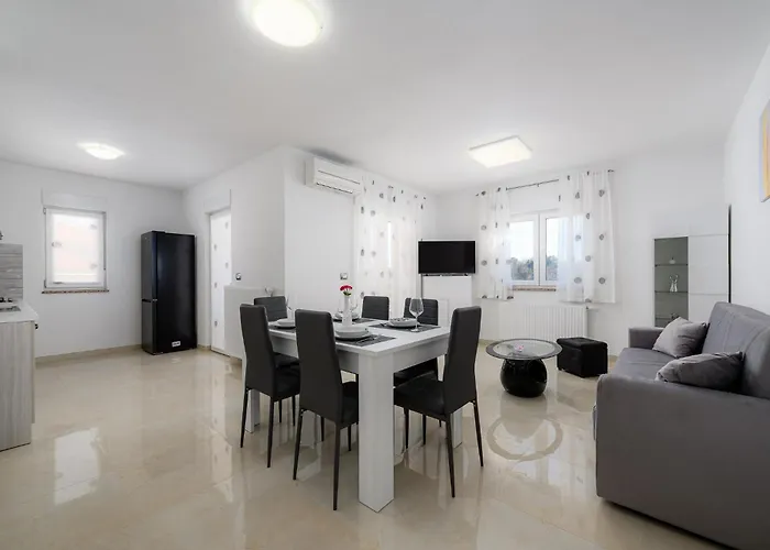 Stancija Amorozo 5 - N. 7 * Poreč