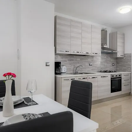 Stancija Amorozo 5 - N. 7 아파트