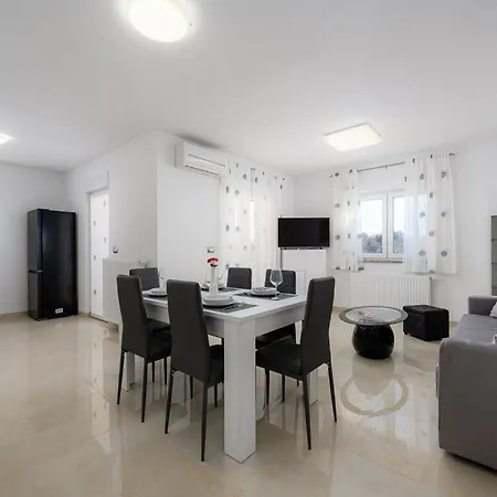 Stancija Amorozo 5 - N. 7 * 포레치