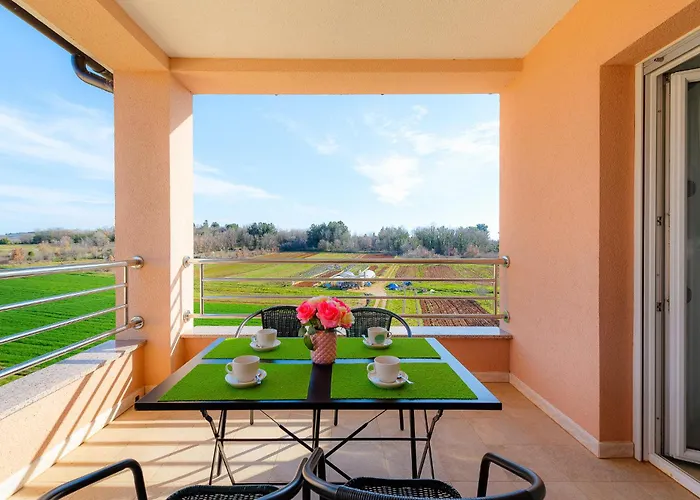 Stancija Amorozo 5 - N. 7 アパート *