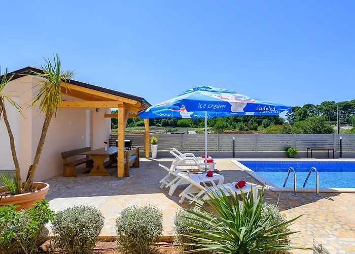 Stancija Amorozo 5 - N. 7 アパート